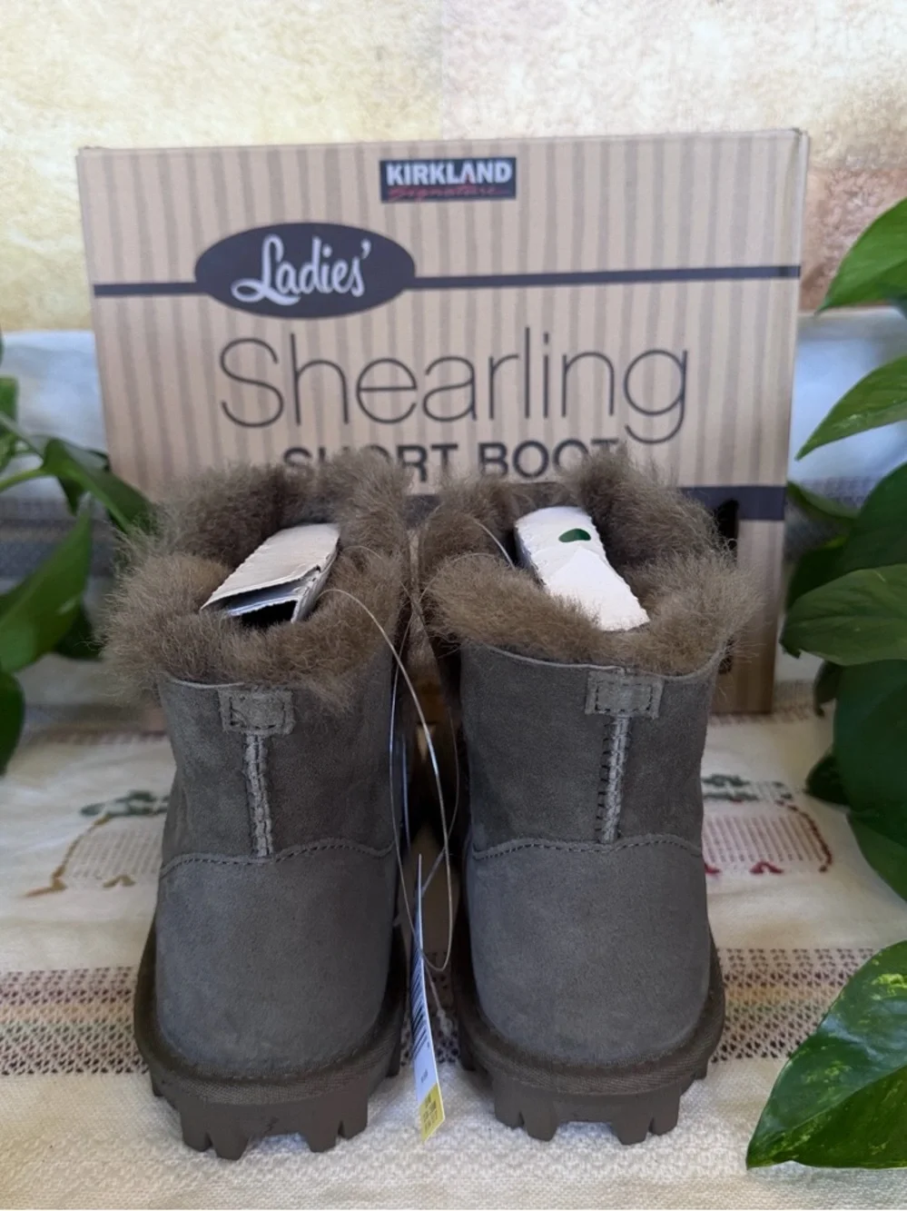 NEW Kirkland Signature Women’s Shearling Fur Grey Winter Short Boots, Size 6